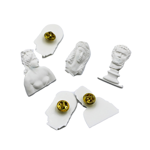 Pin de solapa de PVC de goma blanda con mini escultura de arte: David, Buda, Cabeza de Duquesa, para museos y galerías de arte - Product Image 3