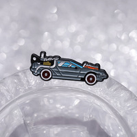 En gros, épingles en métal moulé sous pression, badges et épingles en émail souple ou dur, motifs voitures de dessin animé mignonnes, cadeaux souvenirs