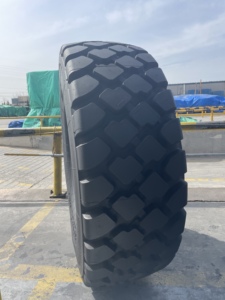 Neumático Sólido Sin Cámara de Alta Calidad OTR E-3/L-3 HK1 23.5R25 para Minicargadoras y Ruedas - Product Image 4