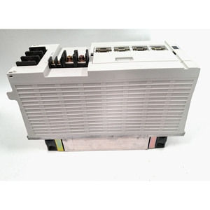 MDS-C1-SP-300 DCS Axis Drive, Motor de CA con Construcción de Aluminio y Plástico para Automatización Industrial - Product Image 3