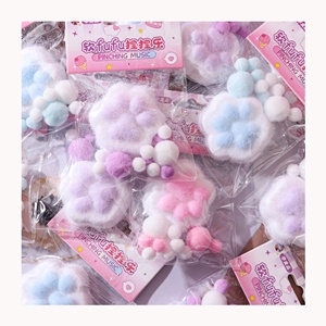 Vente en gros d'usine, jouet mochi transparent en TPR multi-styles en forme de patte de chat à presser - Product Image 1