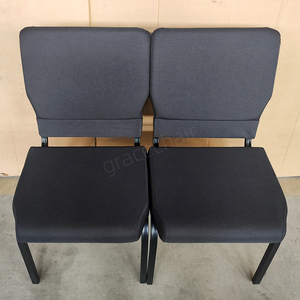Chaise d'église en tissu noir avec dossier rembourré et structure en métal noir robuste pour auditorium, salle de conférence, lieu de culte - Product Image 2