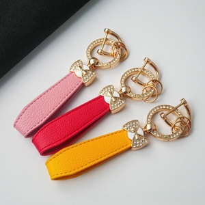 Porte-clés nœud papillon imitation luxe léger pour filles, ornement exquis pour clés de <span class=keywords><strong>voiture</strong></span>/tram, pendentif métallique, chaîne en cuir - Product Image 3