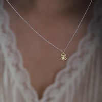 Mini pendentif style robot de marche amusant pour enfants chaîne rolo très fine collier en acier inoxydable de couleur deux mélodies en or 18 carats pour les filles