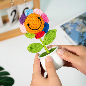 Girasoli all'uncinetto per decorazioni da scrivania per casa e ufficio, divertenti regali di compleanno a forma di <span class=keywords><strong>girasole</strong></span> all'uncinetto per donne - Product Image 3