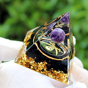 Pirámide de Cristal de Amatista con Diseño de Calavera Pirata, Adorno de Escritorio de Resina, Regalo de Feng Shui - Product Image 3