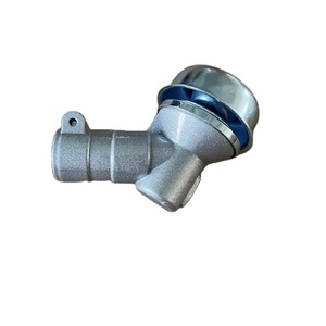 Pièces détachées professionnelles pour machines de jardin - Boîtier d'engrenages pour débroussailleuse C230 24X4T avec vis de remplacement - Product Image 1