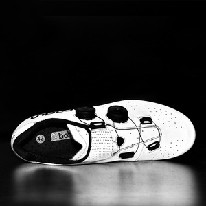 Chaussures de cyclisme Boton avec semelle en fibre de carbone, réfléchissantes argentées, ajustement athlétique, pour vélo de route, système clipless - Product Image 2