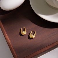Boucles d'oreilles classiques en forme de U, métal poli avec zircon, polyvalentes pour tous les jours, livraison rapide