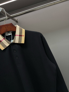 <span class=keywords><strong>Polo</strong></span> a <span class=keywords><strong>maniche</strong></span> <span class=keywords><strong>lunghe</strong></span> da uomo in cotone 100% nero traspirante con risvolto, stile casual di lusso, ispirato a Burberry - Product Image 3