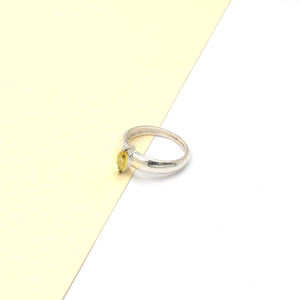 Anillo de Boda Unisex Hecho a Mano con Zafiro Amarillo Talla Marquesa de 4x8mm, Engaste de Bisel de Plata Oxidada, Estilo Bohemio, para Mujeres y Niñas - Product Image 1