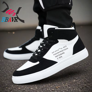 Zapatos para Hombre, Versión Coreana de las Zapatillas de Moda de Caña Alta, Blancas y Negras, Casuales, Deportivas, para Skateboard - Product Image 1