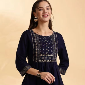 Top bordado de línea larga para mujer - Product Image 1