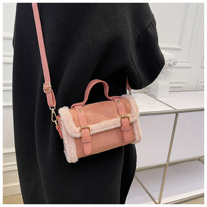 Vente en gros d'usine de petits sacs à main en peluche pour jeunes femmes sacs à main en peluche pour filles design sacs à main en <span class=keywords><strong>fausse</strong></span> <span class=keywords><strong>fourrure</strong></span> pour femmes - Product Image 6