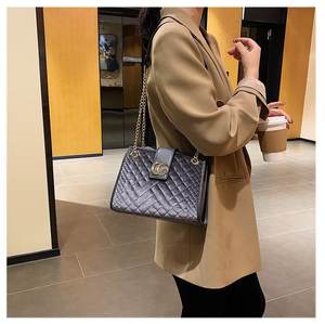 Bolsos de mujer clásicos informales a la moda, Bolso de terciopelo con entramado de diamantes y cadena de Metal, bandolera de hombro para uso diario - Product Image 2