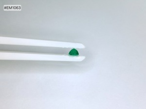 Émeraude zambienne supérieure taille octogonale 1,07 ct, qualité 3A, couleur intense, excellente transparence, pierre précieuse non montée pour bijoux - Product Image 2