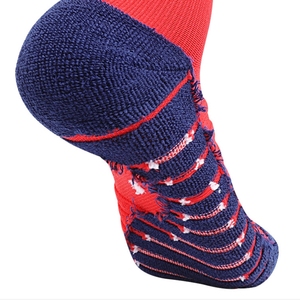 Été de haute qualité à séchage rapide RONALDO <span class=keywords><strong>NEYMAR</strong></span> <span class=keywords><strong>JR</strong></span> <span class=keywords><strong>MBAPPE</strong></span> Sport Respirant Tight Length Men Hosiery Chaussettes de football pour le football - Product Image 5