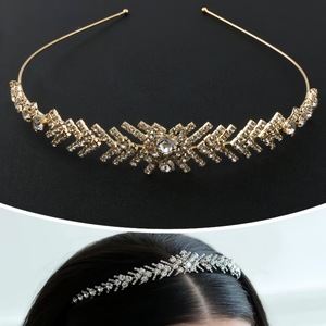 Diadème de <span class=keywords><strong>mariée</strong></span> élégant style Europe-Amérique <span class=keywords><strong>avec</strong></span> strass et feuilles, simple et tendance, pour banquets et mariages - Product Image 3