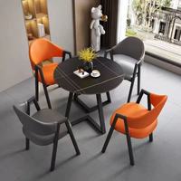 Table à manger moderne en pierre frittée à pieds en métal Mobilier de maison imperméable et non toxique