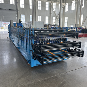 Machine de formage à rouleaux à trois couches automatique pour la fabrication de tôles de toiture en acier galvanisé et de panneaux en tôle ondulée - Product Image 3