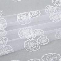 Châle de tête musulman rétro en polyester à dentelle ajourée, écharpe décorative de protection solaire pour les vacances, maille brodée de roses, style luxe léger