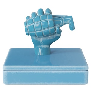 Vente en gros de chambre d'encens en porcelaine haut de gamme peinte à la main avec design de marque personnalisé Brûleur d'encens en céramique tenant une <span class=keywords><strong>grenade</strong></span> à la main - Product Image 1