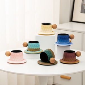 แก้วกาแฟเซรามิคคู่รักสไตล์เรโทร ลายสีตัดกัน ทำมือ สไตล์นอร์ดิก - Product Image 1