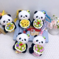 Porte-clés en peluche Panda tricoté, super doux, écologique et durable, nouveau style hiver Chengdu, jouet en peluche mignon avec joues roses et fleurs