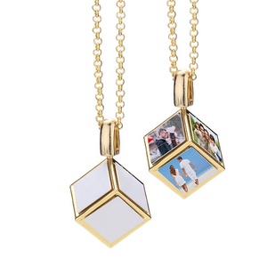 Diseño moderno, joyería personalizada, collar de cubo de sublimación, espacios en blanco para boda, regreso a la escuela, mamá, papá, regalos de graduación hechos de aleación - Product Image 1