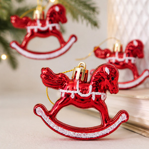 Ensemble d'ornements cheval à bascule brillants en gros, peints à la main avec détails blancs et surface rouge brillante, décoration suspendue pour sapin de Noël - Product Image 4