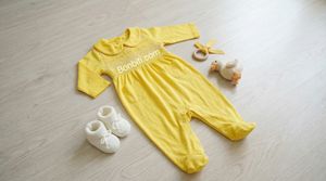 Combinaison bébé en coton jaune à smocks, manches longues, avec pieds, pyjama, broderie à la main, vintage, combinaison pour bébé avec poches - Product Image 3