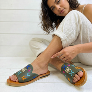 Pantuflas Babouche de Cuero Marroquí Hechas a Mano para Hombre, Sandalias Planas Bordadas, Transpirables, Antideslizantes, para Todas las Temporadas - Product Image 1