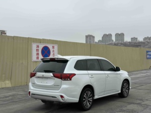 מיצובישי אאוטלנדר 2022 אוטומטית, הגה שמאלי, ריפודי עור כהים, ג'אנטים R19, SUV, הנעה קדמית, מנוע 2.0 ליטר, 63000 קילומטרים נסיעה. - Product Image 4