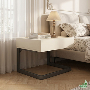Mesa <span class=keywords><strong>de</strong></span> <span class=keywords><strong>Noche</strong></span> con Cuerpo Blanco Crema y Base Metálica <span class=keywords><strong>Negra</strong></span> en Forma <span class=keywords><strong>de</strong></span> C, Estilo Moderno y Glamuroso, Mesa Auxiliar <span class=keywords><strong>Flotante</strong></span> con Cajón para Dormitorio - Product Image 1