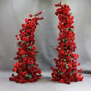Composition florale pour arche de mariage, toile de fond florale artificielle, décoration de toile de fond avec fausses roses rouges - Product Image 1