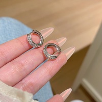 Boucles d'oreilles créoles en laiton plaqué argent avec zircon scintillant, petites et délicates, pour femme, idéales au quotidien