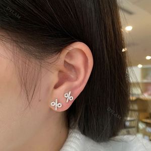 Dylam Venta Directa: Pendientes de Plata con Forma Adorable para Bebé Niña, con Circonita Cúbica Transparente y Diseño de Signo de Porcentaje, Tipo Tornillo - Product Image 2