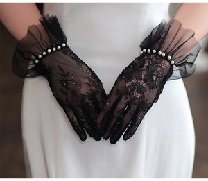 Gants de mariée vintage en dentelle avec nœud en perles - Product Image 2