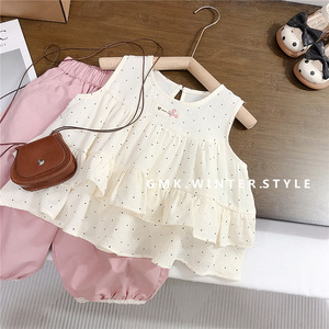 Conjunto de 2 piezas para niñas, cómodo top con volantes en capas, pantalones capri rosas, conjunto informal de verano para jugar en interiores y exteriores - Product Image 4