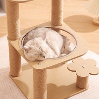 Arbre à chat en bois en gros, arbre à chat multi-niveaux avec poteaux à gratter et nid capsule transparent pour chats d'intérieur