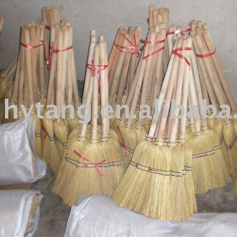 Метла из натуральной соломы и сорго