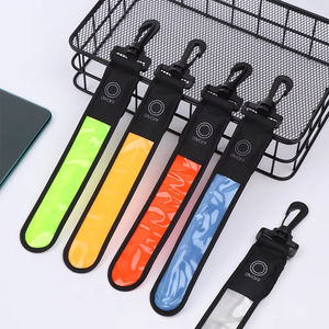 Bracelet lumineux LED réfléchissant de sécurité pour la course nocturne, à suspendre au sac à dos, avec batterie, vente en gros - Product Image 6