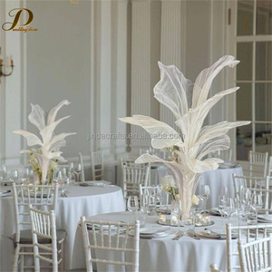 JINDA Decorazione per Matrimoni ed Eventi, Gigantesco Centrotavola Floreale Fatto a Mano in Organza di Seta Bianca - Product Image 1