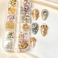 Ensemble de 12 breloques vintage baroques pour nail art, rivets et billes en acier assortis pour la décoration d'ongles DIY