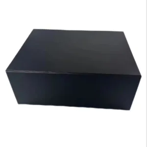 Kişiselleştirilmiş özel logo katlanır manyetik emme mat siyah flip hediye kutusu