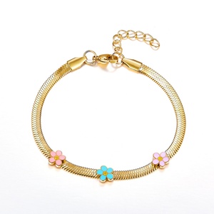 Pulsera de Perlas con Dijes de Concha Chapada en Oro de 18k, Joyería de Acero Inoxidable de Moda Fina para Mujer - Product Image 3