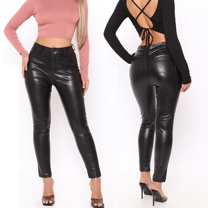 <span class=keywords><strong>Pantaloni</strong></span> Skinny da Donna <span class=keywords><strong>in</strong></span> Ecopelle Nera a Vita Alta, Vestibilità Slim <span class=keywords><strong>con</strong></span> Tasche - Product Image 1