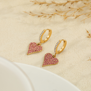 Los pendientes con forma de corazón que brillan son pequeños, vivos, dulces y adorables. Perfecto tanto para citas como para desplazamientos diarios. - Product Image 5