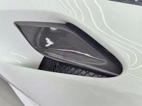 Remplacer les bouches d'aération latérales en fibre de carbone sèche de style OEM d'origine et les grilles d'admission d'air latérales pour Ferrari F8