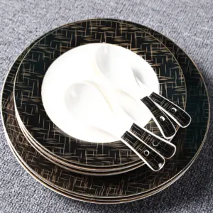 Set da pranzo in porcellana di porcellana di osso in stile reale di lusso set da tavola in bianco e oro nero regalo di famiglia di nozze set di stoviglie 58 pezzi - Product Image 1